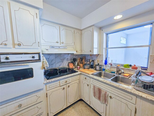 Building Photo - 2066 High Ridge Dr