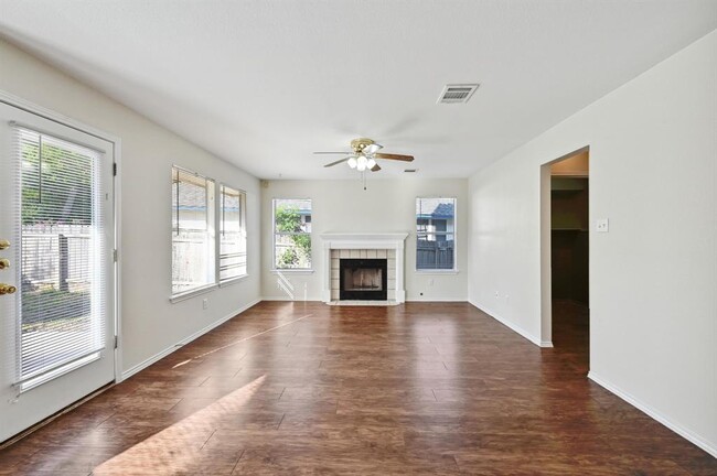 Building Photo - 14721 Yora Dr