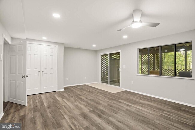 Building Photo - 1382 Almond Dr