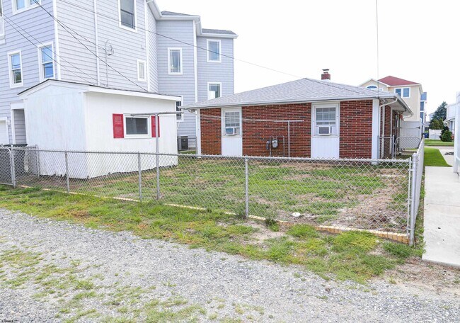 Building Photo - 315 22nd St S