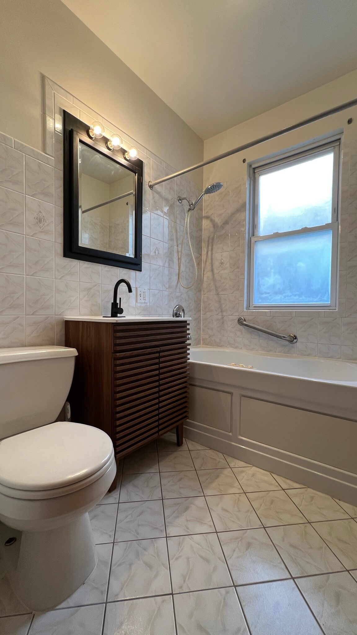 Bathroom - 3354 N Springfield Ave