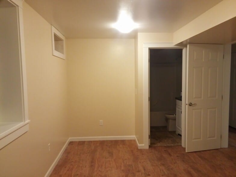 Building Photo - 1358 NW Hall Dr