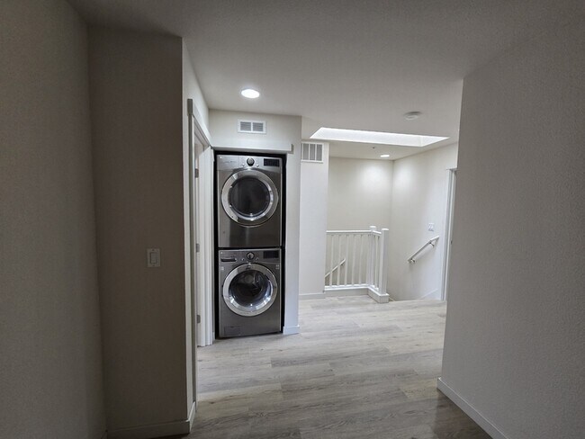 Building Photo - 2184 Yakima Ct