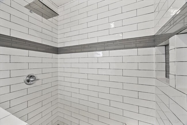 Building Photo - 1425 Oak Hollow Dr