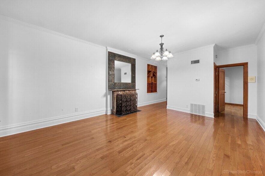 Building Photo - 1526 N La Salle Dr