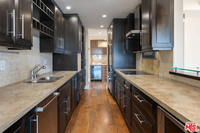 Building Photo - 2220 Ave of the Stars