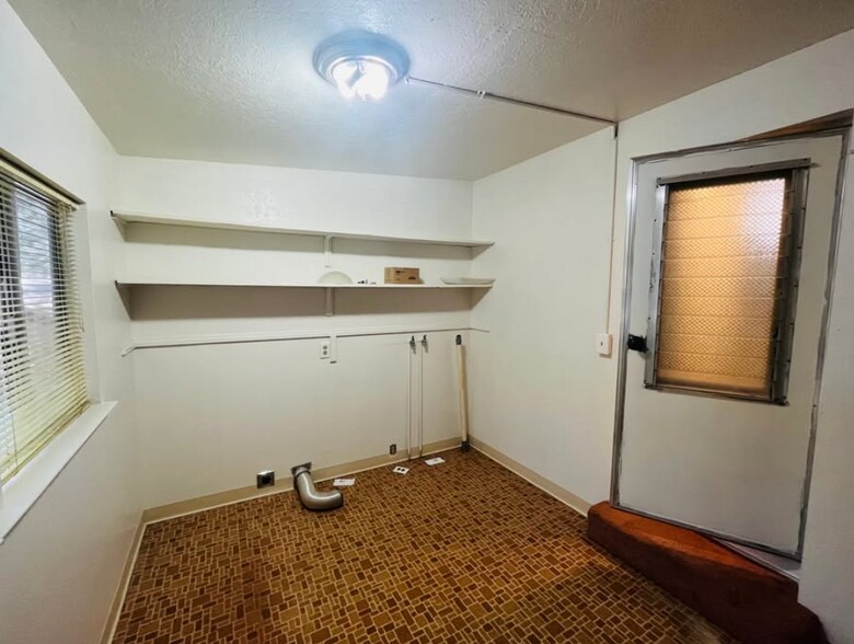 Building Photo - 14737 Wildlife Dr