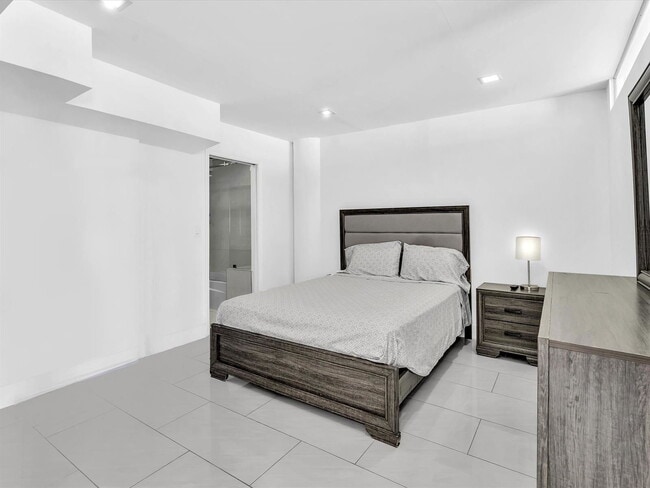 Building Photo - 3725 S Ocean Dr