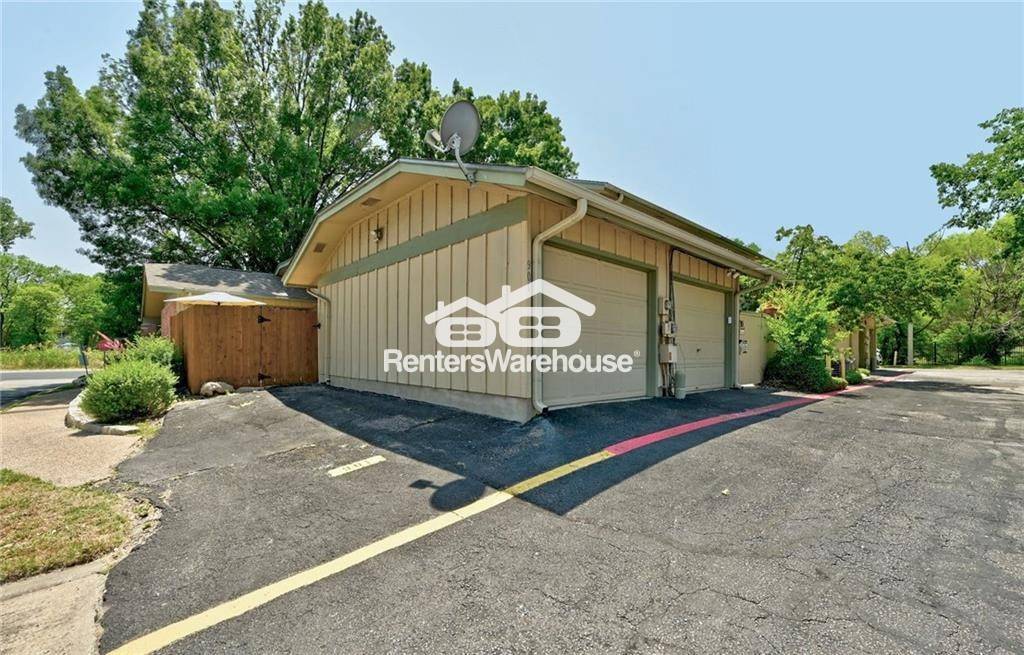 Building Photo - 901 Park Village Cove