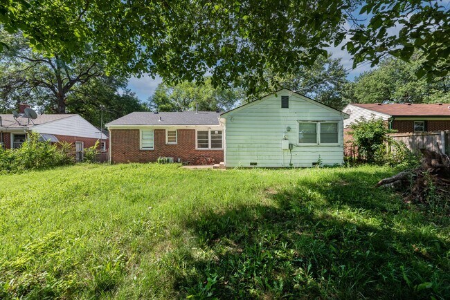 Building Photo - Charming 3 Bed 1 Bath In Quiet Neighborhood