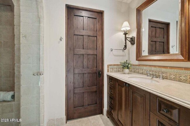 Building Photo - 4949 E Lincoln Dr