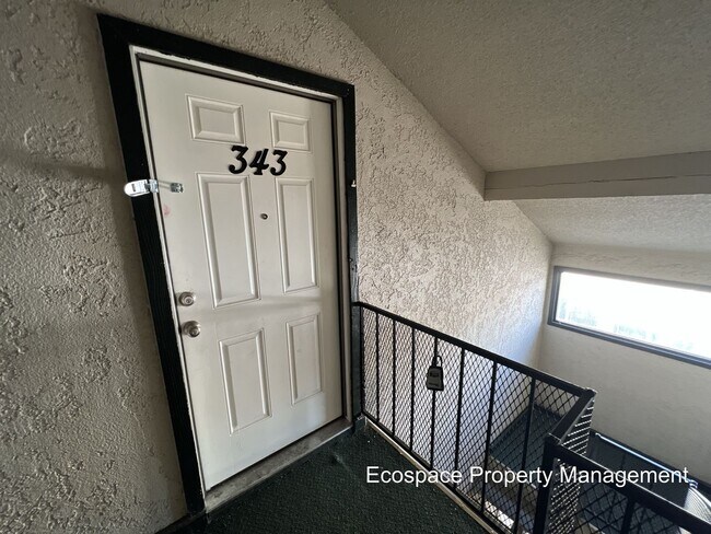 Building Photo - 2 Bedroom 1 Bathroom Apartment in Aurora