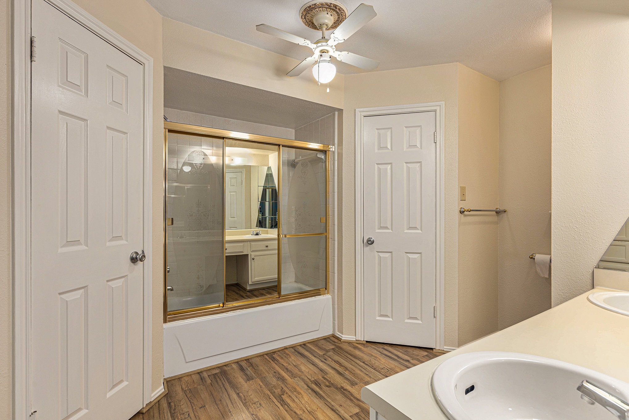 Primary Bath - 508 Clarence St