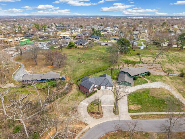 Building Photo - 802 NW D St