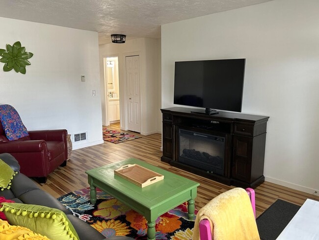 Building Photo - 1095 Canal Ave