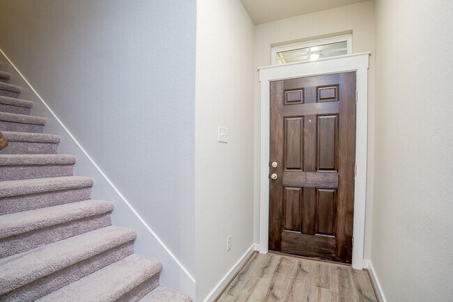 Building Photo - Lock-&-Leave Living in Pflugerville! 3BR T...