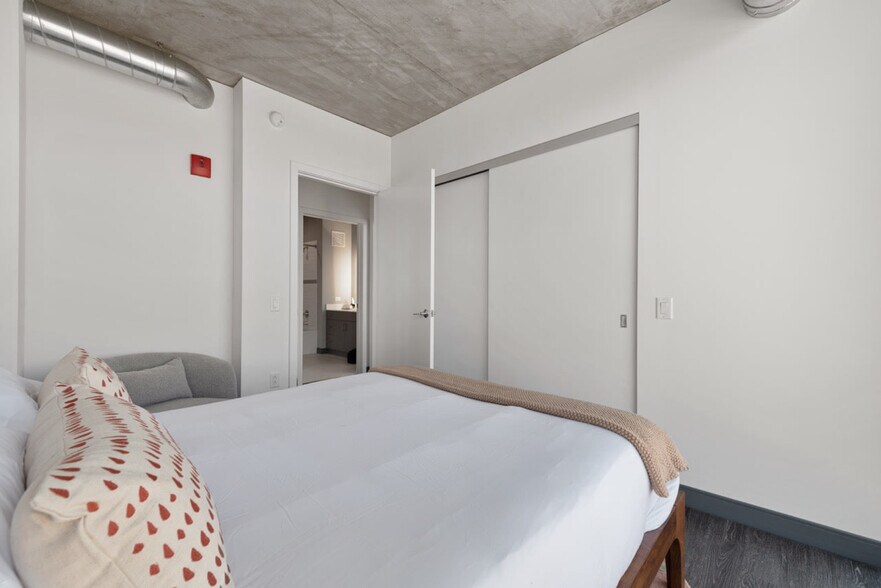 Building Photo - 1314 W Randolph St