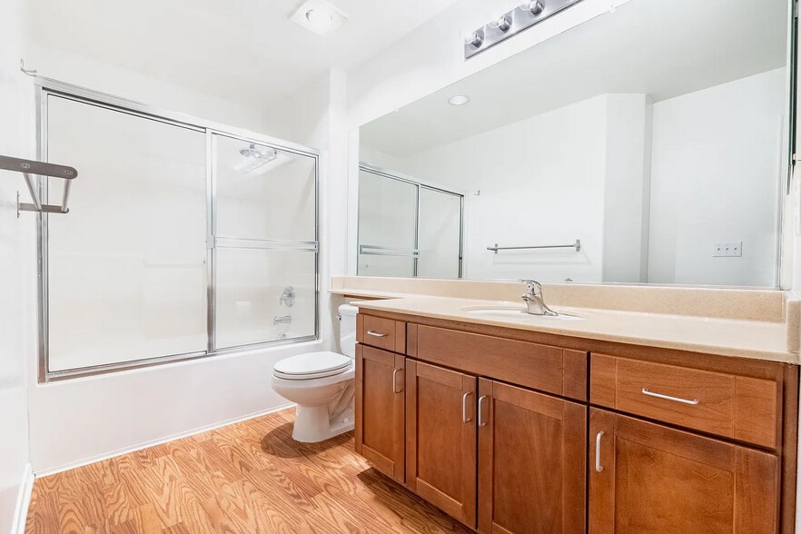 Building Photo - 4060 Glencoe Ave