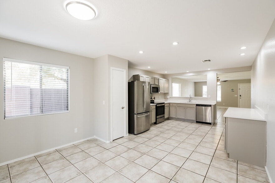 Building Photo - 16140 W Boca Raton Rd