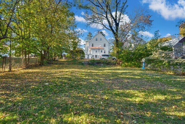 Building Photo - 10 Middle St