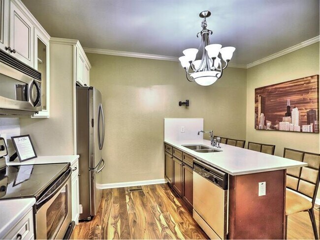 Building Photo - 817 Pinnacle Pl NE