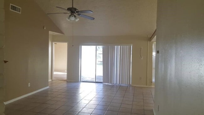 Building Photo - 10423 Tenneco Dr