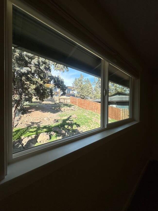 Building Photo - 928 NW Portland Ave