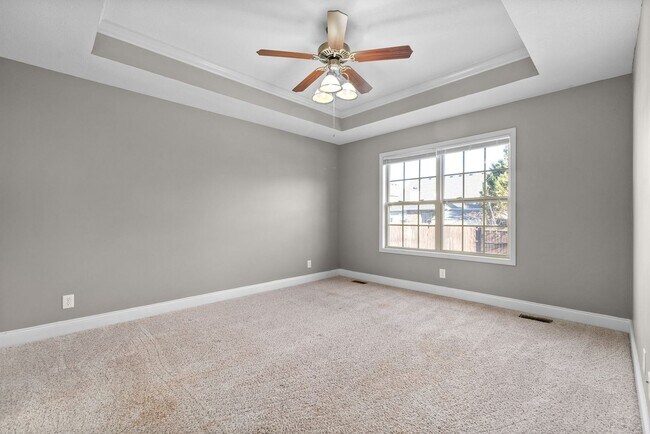 Building Photo - Three Bedroom with Bonus in Franklin Meadows!