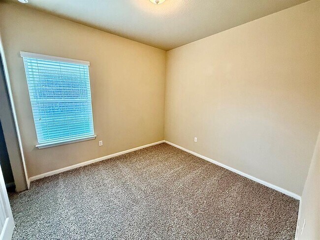 Building Photo - 431 Northern Flicker St