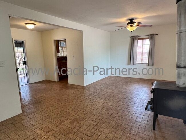 Building Photo - Spacious Two Bedroom