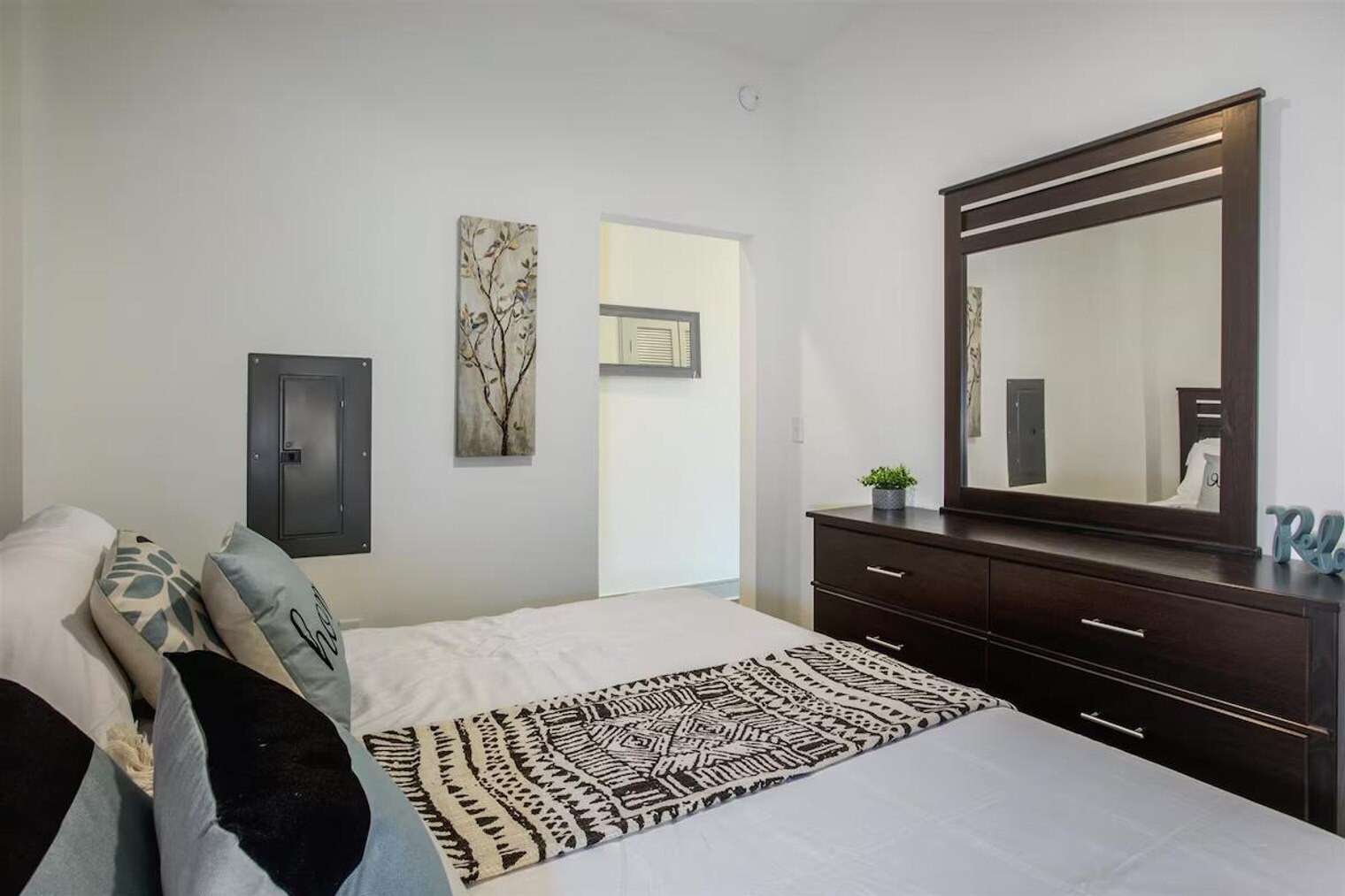 Building Photo - 7865 Travis St