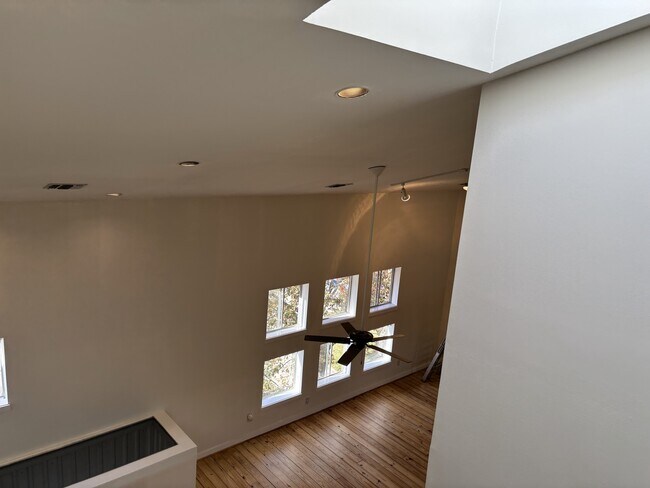 Building Photo - 2909 Albany St