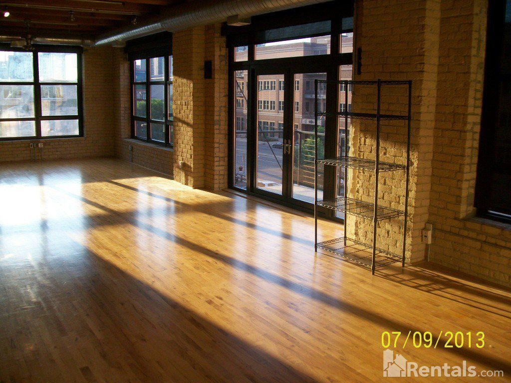 Sunny West and North - 607 Washington Ave S