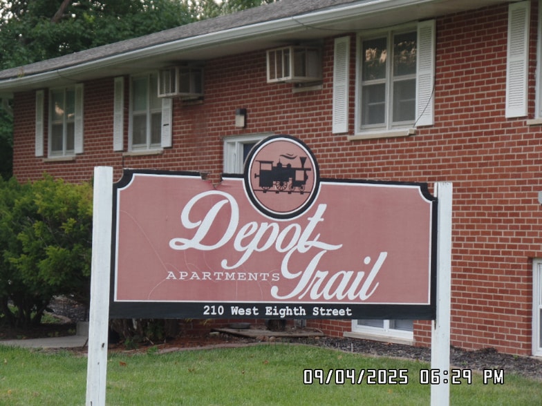 Primary Photo - 210 W 8th St