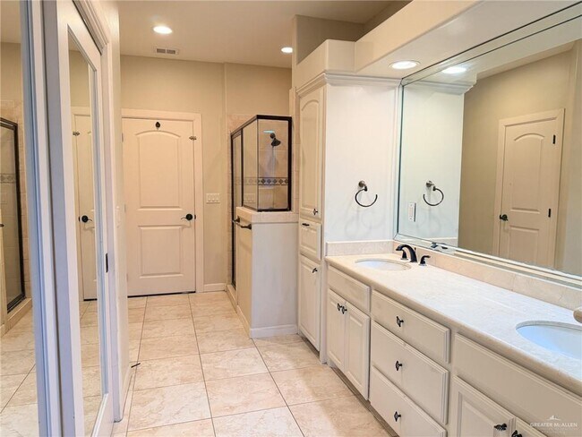 Building Photo - 29 E Uphall Ave