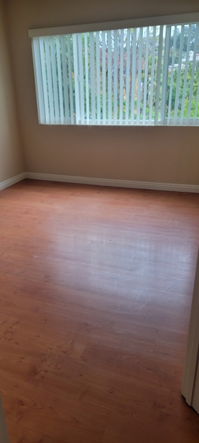 Building Photo - 1030 E Palmer Ave