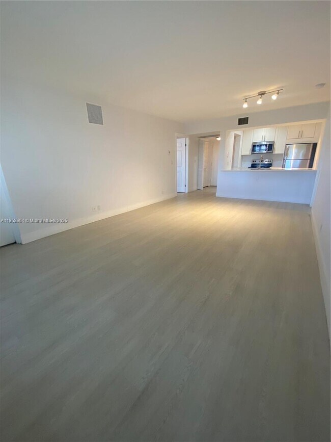 Building Photo - 8100 Geneva Ct