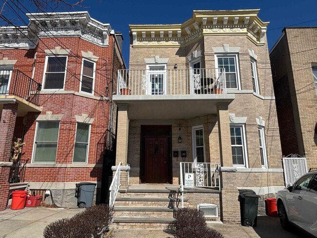Primary Photo - 210 Highpoint Ave