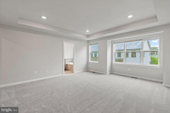Building Photo - 2400 Stella Pl