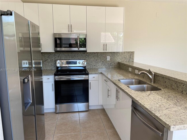 Building Photo - 2041 SE 15th St