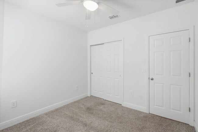 Building Photo - 205 Links Ter Blvd