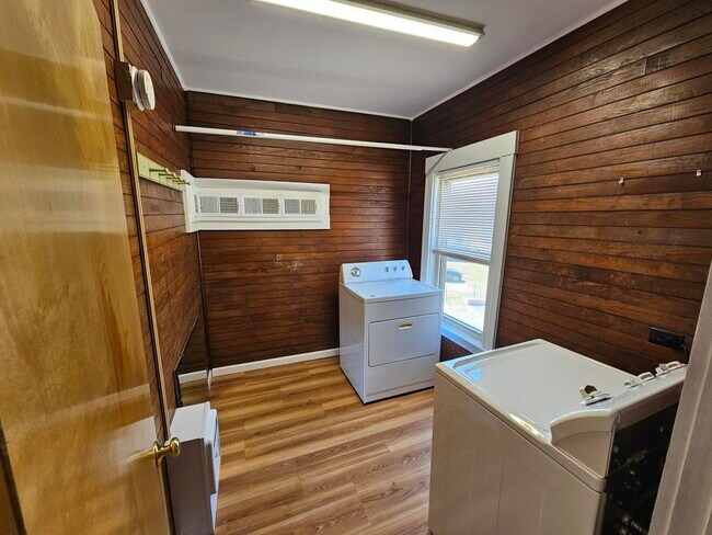 Building Photo - 12 Willow Ct