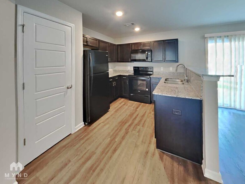 Building Photo - 12 Cardinal Ct