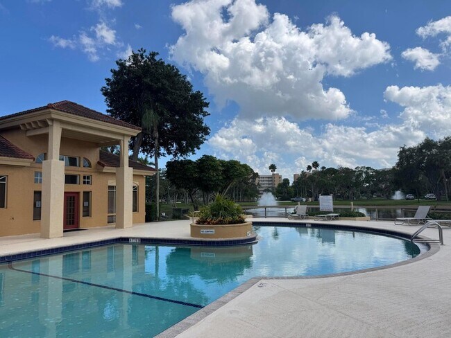 Building Photo - 4807 Via Palm Lakes