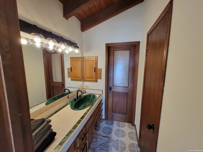 Building Photo - 2059 Glenn Dr