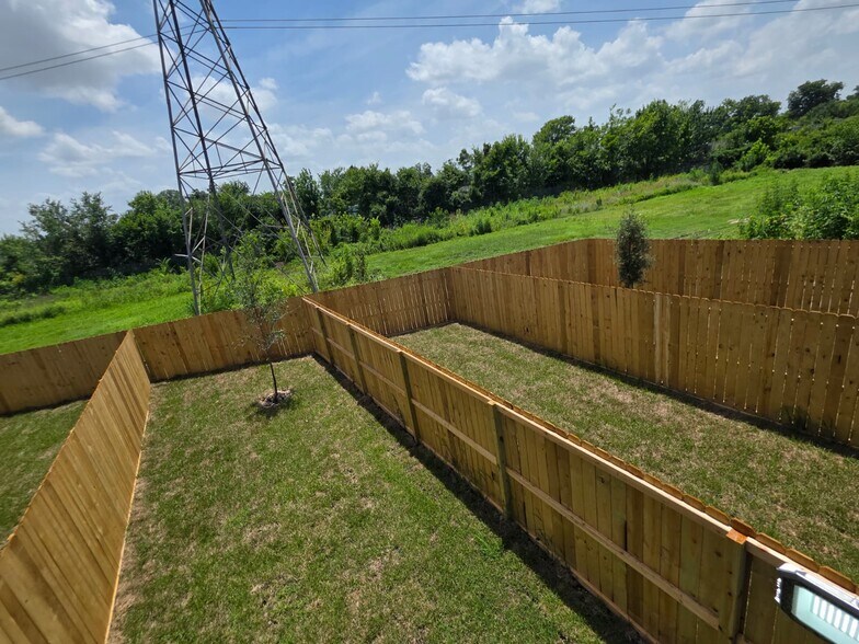 Building Photo - 4702 Baton Rouge St