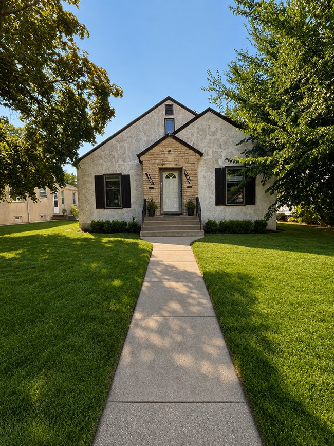 Building Photo - 5704 Chicago Ave