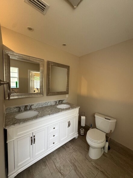 Building Photo - 44 W Arch Dr