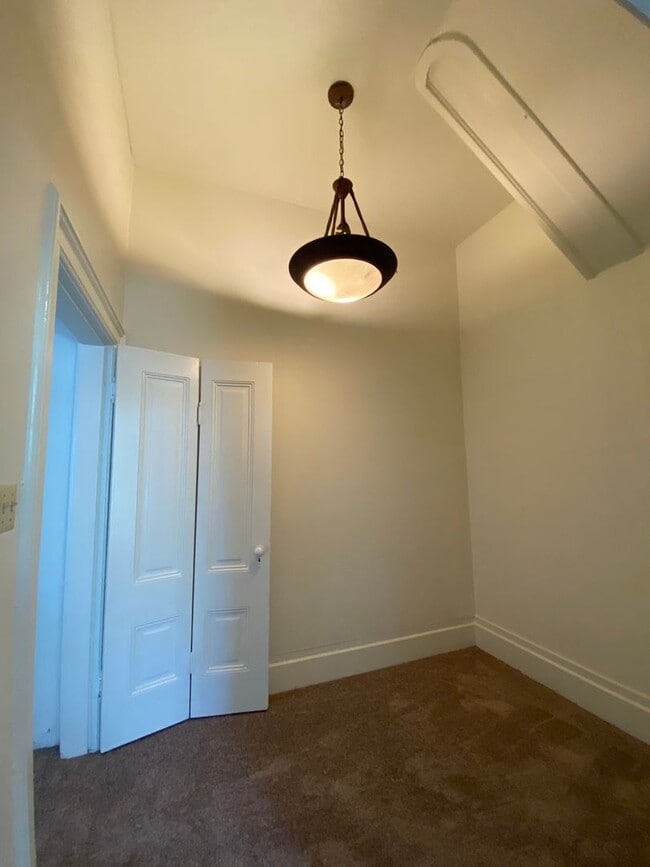 Building Photo - 190 W K St