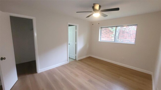 Building Photo - 11002 Melba Ln